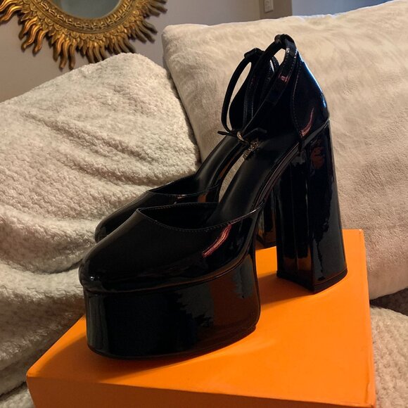 Black Patent Leather Platform Shoes - Picture 4 of 4